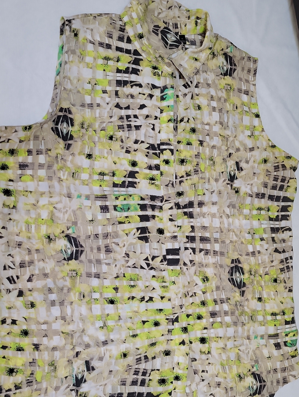 APT 9 Beige Button-Down Sleeveless Shirt with Lime and Black Accents